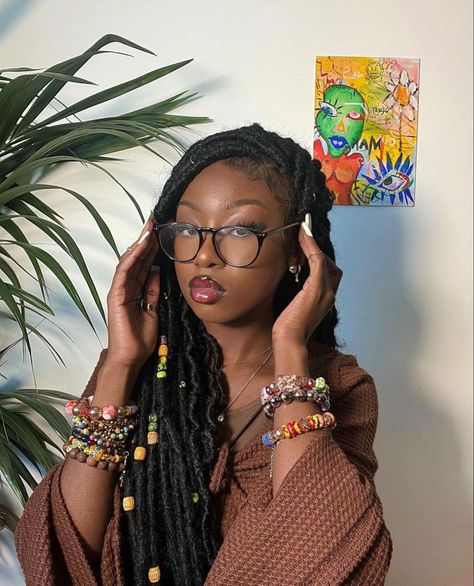 spiritual earth bohemian aesthetic fashion brown blackgirlsrock Bohemian Black Hairstyles, Earth Black Women, Hippie Braids Hairstyles, Boho Natural Hairstyles, Bohemian Aesthetic Fashion, Mid 2000s Aesthetic, Hippie Black Woman, Earth Girl Aesthetic, Earthy Girl Aesthetic