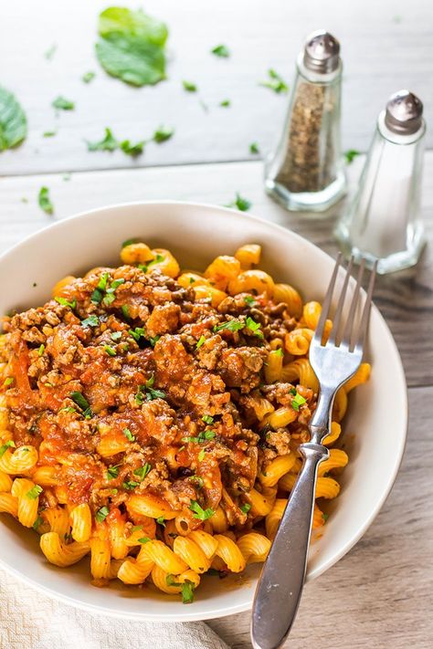 This Homemade Greek-Style Meat Sauce is bursting with Authentic taste and is ready in just 30 minutes, perfect for busy weeknights, just add some Pasta or Spaghetti and you’ve got a dish everyone will love! #ErrensKitchen #quickandeasy #dinner Kima Recipe, Curly Pasta, Pasta Sauce Recipes Easy, Orzo Salat, Greek Sauce, Pasta With Meat Sauce, Meat Pasta, Slow Cooker Dinner, Spaghetti Bolognese