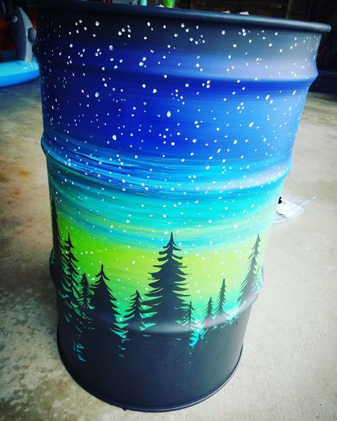 Propane Tank Art, Painted Trash Cans, Metal Trash Cans, Barrel Projects, Water Barrel, Barrel Decor, Recycle Cans, Rock Painting Ideas, Street Mural