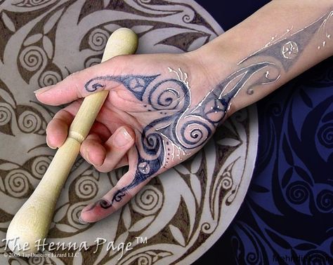 Glitter Mehndi, Nice Designs, Celtic Tattoo, Celtic Heritage, Celtic Culture, Celtic Tattoos, Ladies Wear, Celtic Art, Celtic Designs