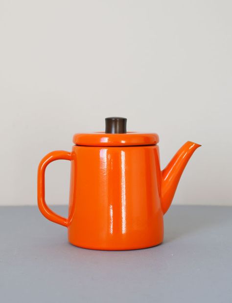 Enamel Kettle, All Things Bright And Beautiful, Cottage Kitchen Design, Xmas Wishes, Colour Orange, Bright And Beautiful, Cottage Kitchen, Poster Vintage, Food Illustrations