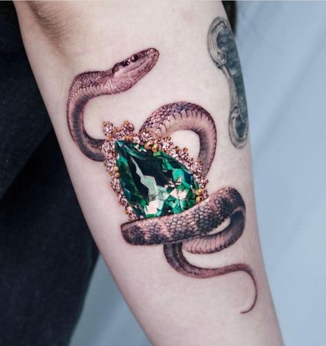 E X P H A U S / T A T T O O (@exp.haus) • Instagram photos and videos Emerald Tattoo, Gold Beetle, Germany Tattoo, Beetle Tattoo, Green Tattoos, Gold Tattoo, Ring Tattoos, Make An Appointment, Snake Tattoo