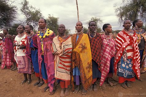 Group of women in traditional clothing. Kenya. Photo: © Curt Carnemark / World Bank. Kenya Clothing, African Love, Animal Tails, Traditional African Clothing, Contemporary Textiles, African Men, Future Fashion, African Culture, Ivory Coast