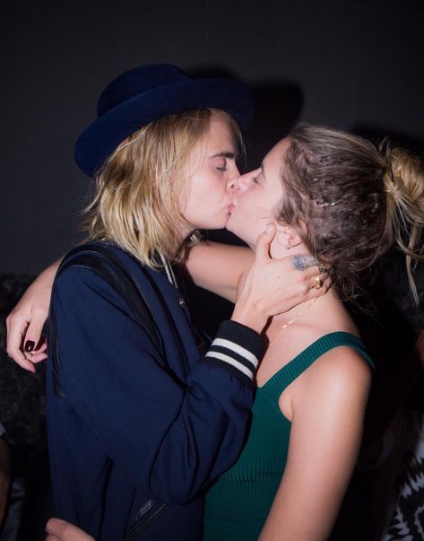 ophe 🌈 on Twitter: "ASHLEY BENSON AND CARA DELEVINGNE AKA THE MOST BEAUTIFUL MARRIED COUPLE… " Cara Delevingne And Ashley Benson, Harry Styles Kissing, Married In Vegas, Secretly Married, Michael Kelly, Vip Room, Paris Jackson, Michelle Rodriguez, Ashley Benson