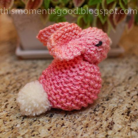 This Moment is Good...: LOOM KNIT BUNNY TUTORIAL.  Easy free pattern! Loom Animals Free Pattern, Shoebox Crafts, Loom Animals, Knitting Animals, Loom Knitting For Beginners, Bunny Tutorial, Knit Loom, Round Loom Knitting, Circle Loom