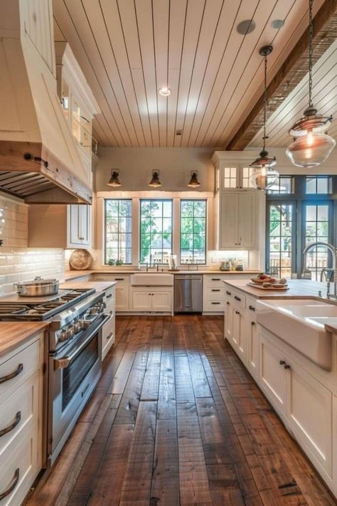 American Farmhouse Kitchen, Cozy Country Kitchen, Baking Space, Barn House Kitchen, Land House, Farmhouse Backyard, Country House Kitchen, Country Kitchen Ideas, Modern Farmhouse Decor Ideas