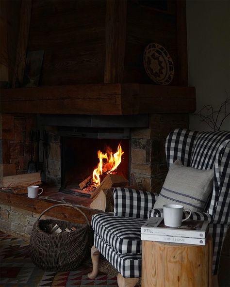 England Moodboard, Kitchen Lounge Area, Lodge Aesthetic, Danish Culture, Cosy Interior, Kitchen Lounge, Wrap Around Deck, Gloomy Day, Sweet Escape