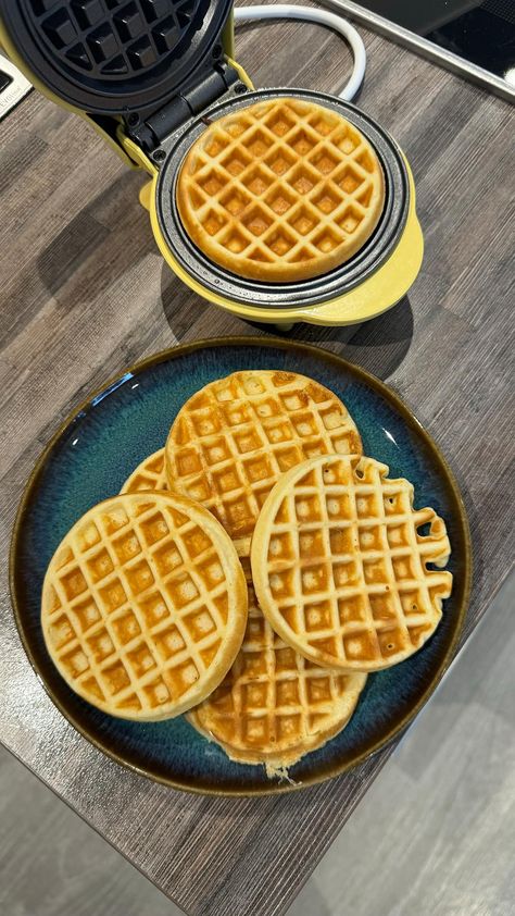 Waffles Aesthetic, How To Make Waffles, Food L, Food Babe, Food Obsession, Beautiful Food, Cooking Kitchen, Coffee Recipes, Food Menu