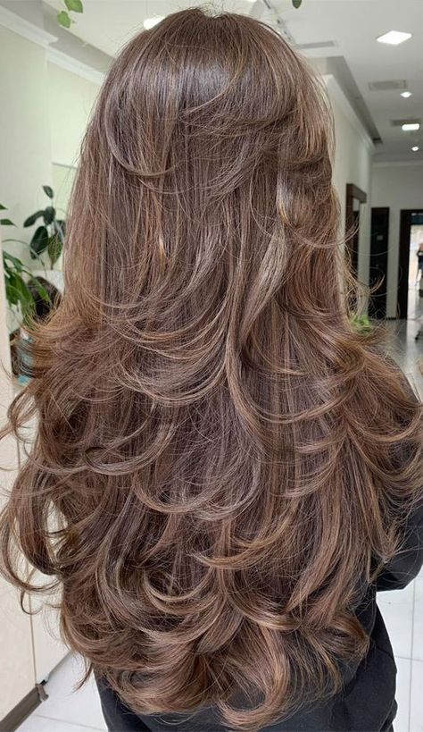 Butterfly Layer Haircut Long Hair, Female Layered Haircut, Butterfly Haircut From Back, Haircuts For Long Hair Butterfly, Butterfly Haircut Medium Brown Hair, Long Hair With Butterfly Layers, Butterfly Layers Hair Medium Wavy, Full Layers Haircut, Long Full Layered Haircuts