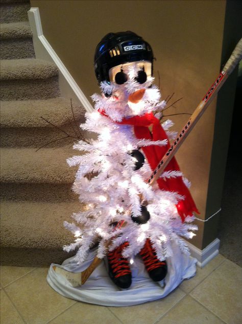 Hockey Snowman Christmas Tree Hockey Parade Float Ideas, Ski Furniture, Hockey Christmas Tree, Christmas Hockey, Picture Crafts, Hockey Family, Hockey Crafts, Christmas Parade Floats, Hockey Bedroom