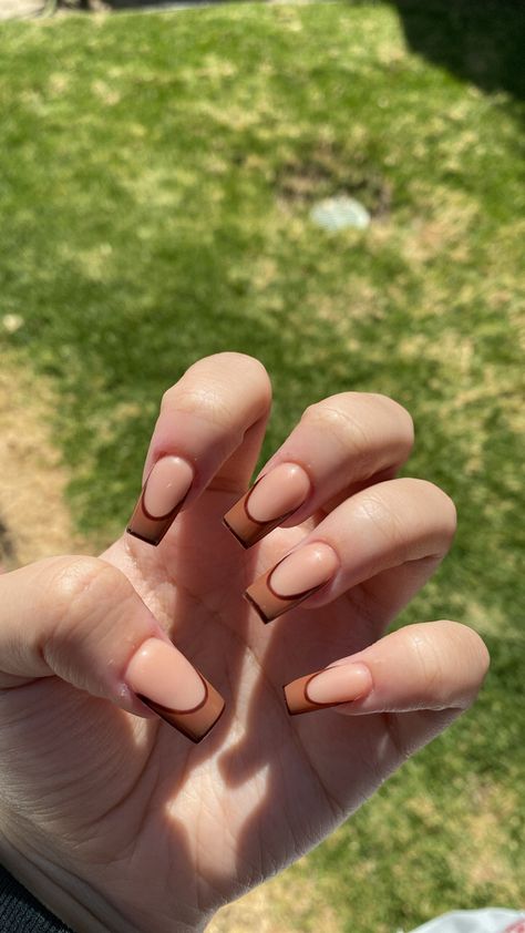 Different Color Brown Nails French Tip, Nails French In Color, Classy Fall Nails Square, Fall Short French Nails, Brown Outline French Tip Nails, French Tip Acrylic Nails Coffin Color, French Tip Acrylic Nails Fall Colors, Short Acrylic Nails Designs Brown, Brown Nails Acrylic French Tip