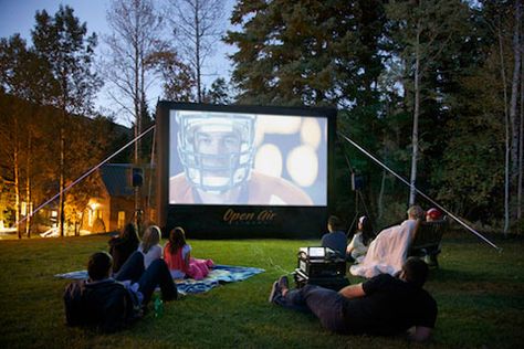 Tailgating away games Cinema Outdoor, Cool Camping Gadgets, Inflatable Movie Screen, Backyard Movie Theaters, Outdoor Movie Screen, Open Air Cinema, Camping Gadgets, Outdoor Projector, Backyard Movie