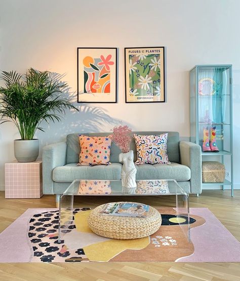 Read the house tour interview with Fumina Tsuji and Scandiboom: Cool pastels meet city chic. #interiordesign #danishpasteldecor #colorfulinterior Pastel Living Room, Pastel Interior, Girly Apartment Decor, Pastel Home Decor, Dekorasi Kamar Tidur, Casa Vintage, Apartment Decor Inspiration, Apartment Inspiration, Living Room Inspo