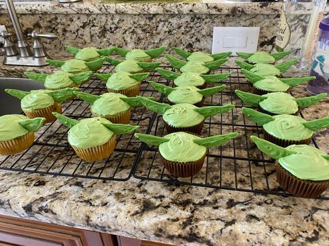 Grogu Cupcakes, Yoda First Birthday, Mandalorian Decor, Baby Yoda Cupcakes, Yoda Cupcakes, Grogu Birthday, Yoda Birthday, Yoda Party, Yoda Cake