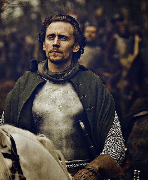 tom hiddleston henry v | Swords, Dragons, and Nerds Armor Aesthetic, King Henry V, Hollow Crown, The Hollow Crown, Henry V, Royal Core, King Henry, Thomas William Hiddleston, Face Swaps