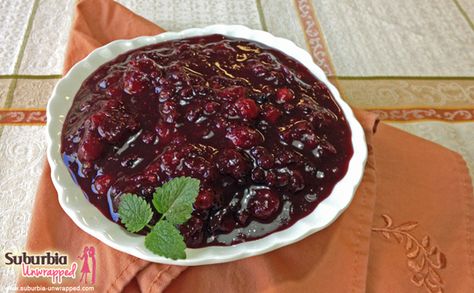 Homemade Cranberry Sauce with Blueberries perfect for #Thanksgiving! #sponsored Fresh Cranberry Sauce, Cheesecake Toppings, Cranberry Sauce Recipe, Fruit Toppings, How To Make Cheesecake, Cranberry Sauce Homemade, Peach Schnapps, Cranberry Recipes, Cranberry Sauce