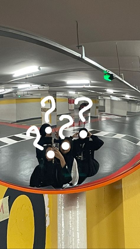 Faceless Group Pics, Group Aesthetic Faceless, Friend Group Aesthetic Faceless, Group Pose Ideas, Friend Group Aesthetic, Group Pose, Group Aesthetic, Squad Photos, Group Poses