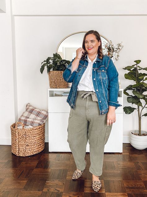 THE BEST DENIM JACKETS FOR PLUS SIZES Plus Size Fall Capsule Wardrobe, Denim Jacket Outfit Fall, Coloured Denim Jacket, Double Denim Looks, Plus Size Winter Outfits, Outfits Curvy, Jean Jacket Outfits, Denim Jacket Outfit, Curvy Style