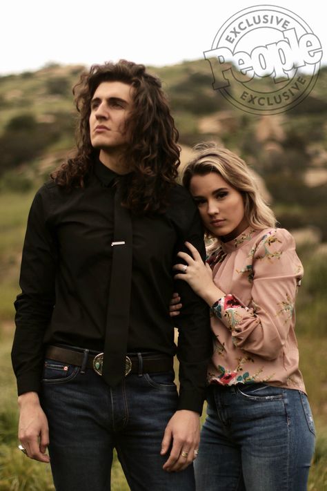 PicMonkey Pro Madisen Elizabeth captures former American Idol contestants Gabby Barrett and Cade Foehner on for their newly announced engagement. Cade Foehner, Gabby Barrett, Celebrity Relationships, American Idol Contestants, Best Country Singers, Happy Couples, Lionel Richie, Wellness Programs, American Idol