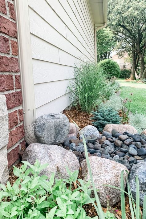 River Rock Downspout Run Off, Rocks Under Downspout, Decorative Drainage Ideas, Downspout Dry River Bed, River Rock Downspout Drainage, Diverting Water From Downspout, Downspout Runoff Ideas With Rocks, Roof Water Drainage Ideas, Diy Downspout Drainage