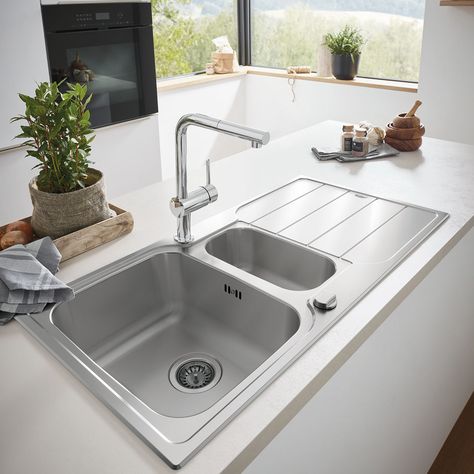 Silver Kitchen Sink, Big Kitchen Window, Silver Kitchen, Silver Cabinets, Sink Drainer, Big Kitchen, Steel Kitchen Sink, Smart Kitchen, Water Faucet