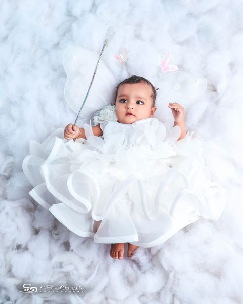 Baby Angel Photoshoot, Born Baby Photos, Baby Angel Wings, Baby Photo Shoot, Angel Theme, Newborn Baby Photoshoot, Baby Shoot, Baby Poses, Newborn Poses