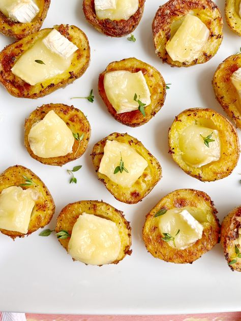 Brie Stuffed Potato Bites Potatoes With Brie Cheese, Baby Gold Potatoes, Baked Baby Potatoes, Stuffed Potato, Stuffed Baked Potatoes, Butter Potatoes, Mini Potatoes, Brie Bites, Baby Red Potatoes