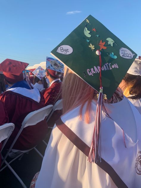 Heartstopper Grad Cap, Grad Hat Ideas, Kpop Graduation Caps, Senior Pants, Alice Osman, Graduation Hats, Graduation Cap Decoration Diy, High School Graduation Cap, Melanie Martinez Drawings