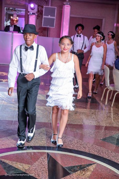 Roaring 20s Quinceanera, Great Gatsby Quinceanera Theme, 1920 Sweet 16 Party, Roaring 20s Sweet 16 Party, Great Gatsby Quinceanera, Great Gatsby Sweet 16, Sweet 16 Birthday Party Ideas, Gatsby Sweet 16, 16 Birthday Party Ideas