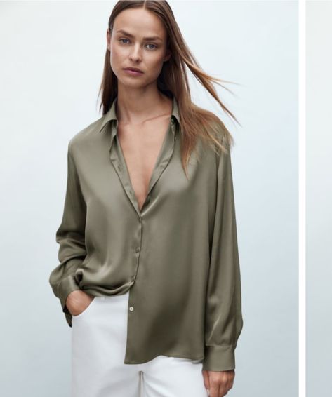 Satin Blouse Shirts, Chic Outfits Classy, Striped Shirt Women, Satin Blouses, Blazer And Shorts, Women Shirts Blouse, Massimo Dutti, Outerwear Women, Wearing Black