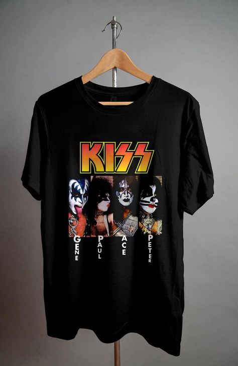 Banda Kiss, Oversize Tshirt Outfits, Acdc Shirt, Rock Outfit, Kiss Band, Rock Shirts, Band Shirts, Tshirt Outfits, Tour T Shirts