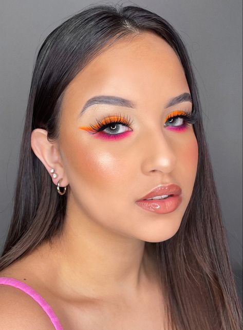 Pink And Orange Makeup, Y2k Makeup Looks, Y2k Makeup, Eyeshadow Colors, Bright Eyeshadow, Orange Makeup, Bold Makeup Looks, Retro Makeup, Face Art Makeup