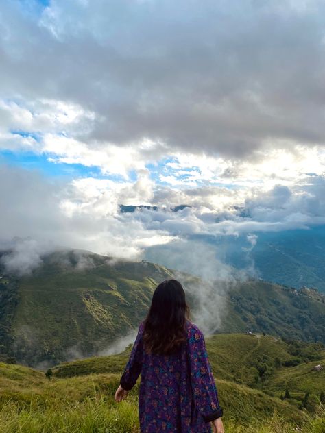 #darjeeling #darjeelingaesthetic Photoshoot Ideas In Hill Station, Darjeeling Photography Ideas, Kashmir Photoshoot Ideas, Darjeeling Photography Pose, Mountain Pictures Poses Photo Ideas, Darjeeling Outfit Ideas, Darjeeling Photography, Darjeeling Aesthetic, Mountain Poses Photo Ideas