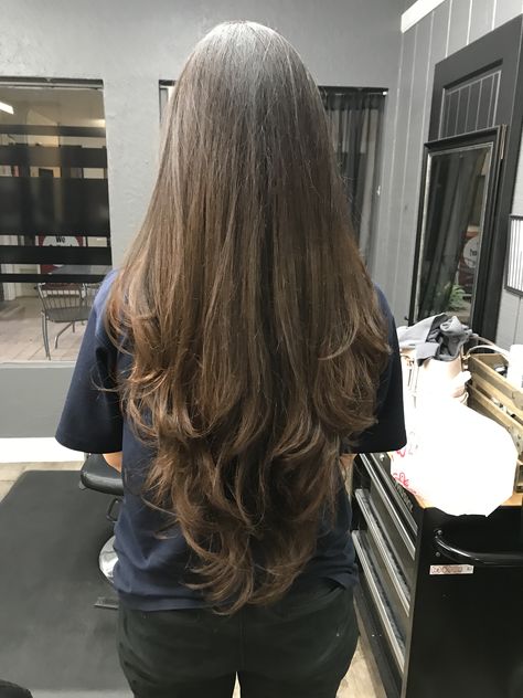 V Cut Hair, Haircuts For Long Hair With Layers, Long Face Hairstyles, Hairstyles For Layered Hair, Long Layered Haircuts, Haircuts Straight Hair, Hairstyles Easy, Long Layered Hair, Haircuts For Long Hair