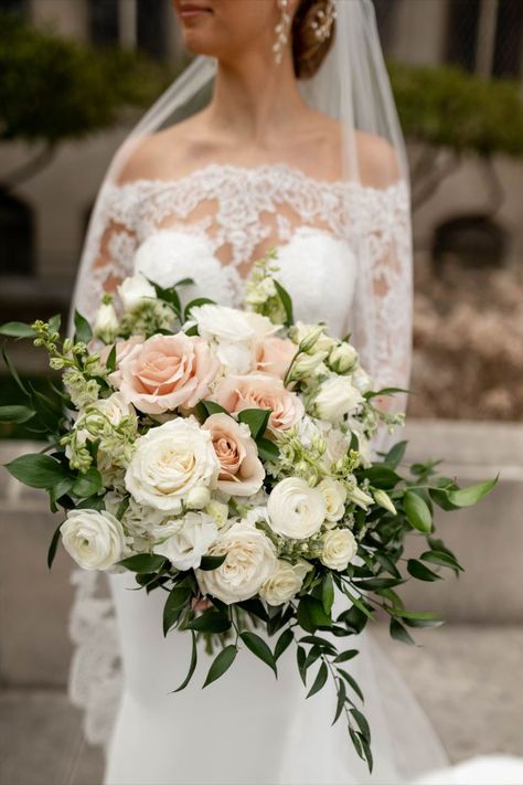 White And Blush Rose Bouquet, Elegant Wedding Bouquets Romantic, White Lisianthus Bouquet, Quicksand Rose Bouquet, White Ranunculus Bouquet, Lisianthus Bridal Bouquet, White And Blush Bridal Bouquet, Black White Gold Wedding Theme, Blush And White Bouquet