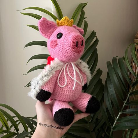 I had the opportunity to make a very special Technoblade plushie and here is how it turned out!🐷🧶 I had a good time making lots of people’s favorite Minecraft YouTuber, it was an honor. Rest In Peace Techno. 💗 #technoblade #minecraft #minecraftyoutubers #crochet #techno #plushie #plushtoys Technoblade Plushies, Technoblade Crochet Pattern, Technoblade Crochet, Technoblade Plush, Coaster Pattern, Crochet Coaster Pattern, Crochet Coaster, Lots Of People, Kawaii Crochet