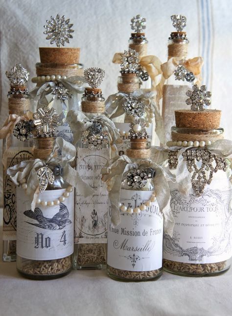 Pretty Vintage Bottles | Vintage Adorned Decorative Bottles Vintage Jewelry Diy, Decoration Shabby, Vintage Jewelry Ideas, Glass Bottles Decoration, Vintage Jewelry Crafts, Diy Upcycling, Vintage Jewelry Art, Altered Bottles, Deco Luminaire