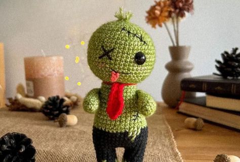 Learn how to crochet zombie amigurumi with this step-by-step pattern for all skill levels. Fearlessly gift it to your little one. Crochet Zombie, Crochet Pour Halloween, Lilo Und Stitch, Halloween Office, Minion Crochet, Cute Zombie, Zombie Dolls, Crochet Panda, Halloween Zombie