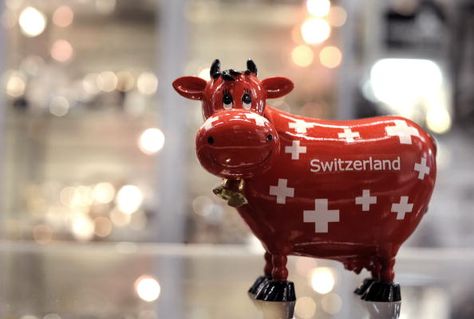 swiss souvenirs Cows Funny, Coin Bank, Economics, Piggy Bank, Switzerland, Cow, Novelty Christmas, Christmas Ornaments, Holiday Decor