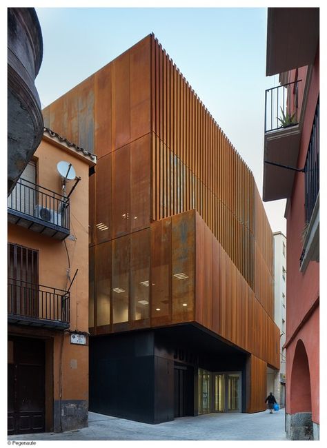 Carlton Hotel, Metal Facade, Law Court, Industrial Architecture, Commercial Architecture, Education Architecture, Salou, Building Facade, Architecture Exterior