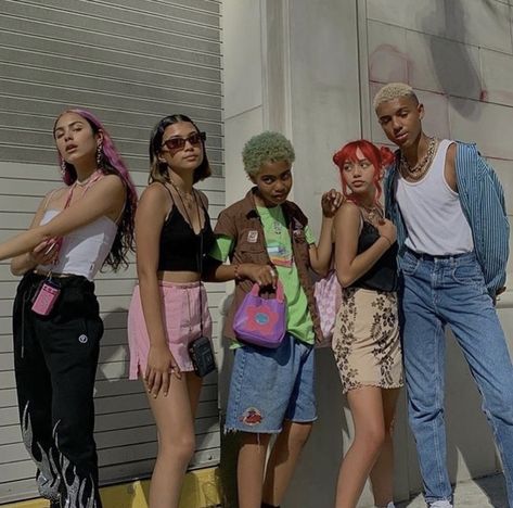 friend group, fashion, aesthetic, photoshoot, skater , Brandy, unif Moda Grunge, Looks Hip Hop, Photographie Indie, Winter Mode Outfits, Y2k Outfits, Brunch Outfit, Indie Kids, 2000s Fashion, Friend Photos