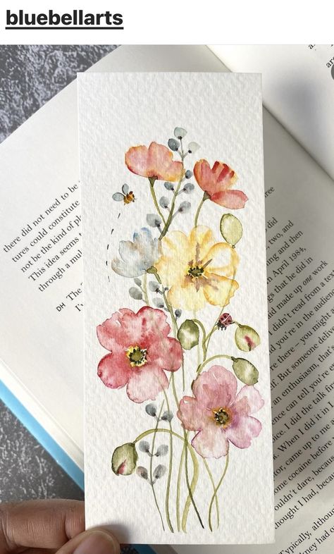 Flower Arrangement Drawing, Aesthetic Watercolor Bookmarks, Watercolor Flower Bookmark, Artistic Bookmarks, Floral Bookmark Ideas, Cute Watercolour Bookmark, Watercolour Bookmarks Flower, Watercolor Pencil Art, Watercolor Paintings Of Animals