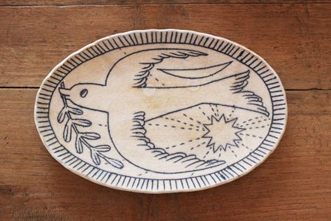 Fine Little Day Pottery Painting Designs, Ceramic Artwork, Kagoshima, Surface Decoration, Ceramics Ideas Pottery, Pottery Plates, Sgraffito, Ceramic Plate, Happy Days