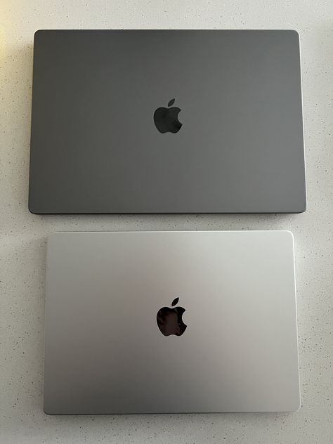 Macbook Mini, Macbook Air 15 Inch, Macbook Colors, Macbook Pro Apple, Macbook Pro Keyboard, Macbook Pro Tips, Macbook Aesthetic, Apple Notebook, Macbook Pro Touch Bar