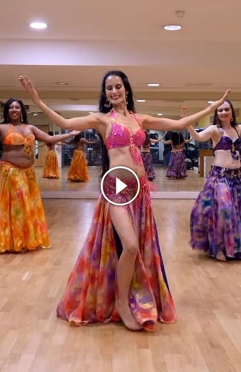 Prepare to be captivated by a dance video that combines the grace of belly dancing with the colors and beauty of BollywoodThis delightful performanc Shakira Belly Dance, Belly Dance Music, Sangeet Dance, Bachata Dance, Choreography Dance, Volleyball Hairstyles For Curly Hair, Sports Hairstyles, Athletic Hairstyles, Sporty Hairstyles