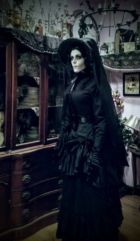 full outfit i made for Halloween 2016 the woman in black Ghost For Halloween, Flowing Gown, The Woman In Black, Victorian Halloween, Ghost Halloween Costume, Goth Subculture, White Sheet, Victorian Costume, Victorian Goth