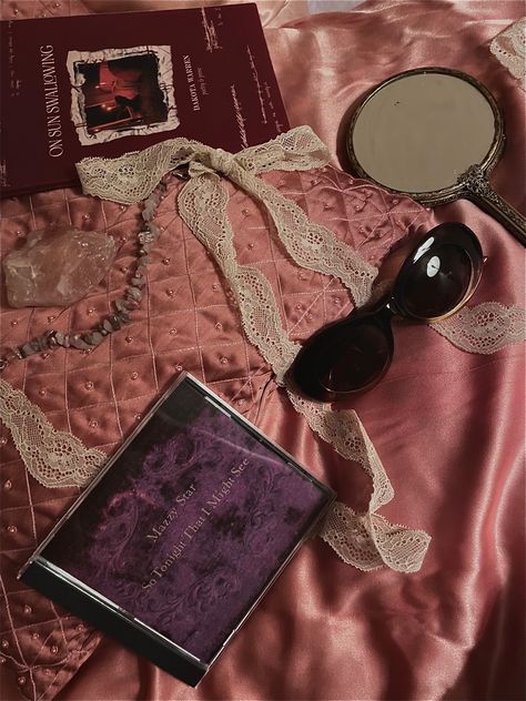 Love Witch Aesthetic Bedroom, Love Witch Aesthetic Pink, Pink Ladies Aesthetic, Purple Lovecore, Red Purple Aesthetic, Whimsigoth Pink, Red And Purple Aesthetic, Pink Whimsigoth, Mazzy Star Aesthetic