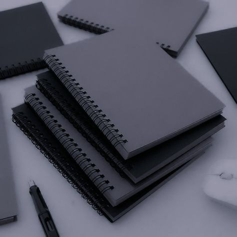 𝓪𝓮𝓼𝓽𝓱𝓮𝓽𝓲𝓬 Matte Black Aesthetic, Black Stationary, Studying Stationary, Pretty School Supplies, Stationery Obsession, Cute Stationary School Supplies, Cute School Stationary, Study Stationery, Cool School Supplies