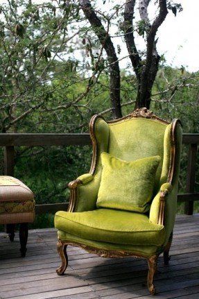 French Victorian wing back tufted chair with a beautiful wood Thinking Chair, Tuscany Style, Love Chair, Poltrona Vintage, French Victorian, Tufted Chair, French Chairs, Green Decor, Green Chair