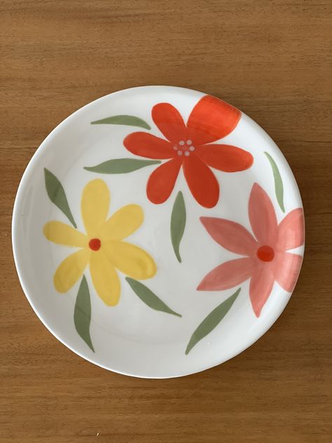 Ceramic Painting Ideas Bowls Simple, Pottery Painting Ideas Serving Dish, Pottery Designs Plate, Plate Panting, Clay Painting Ideas Bowl, Clay Dish Painting Ideas, Paint Pottery Plate, Paint Your Own Plate, Plate Glazing Ideas